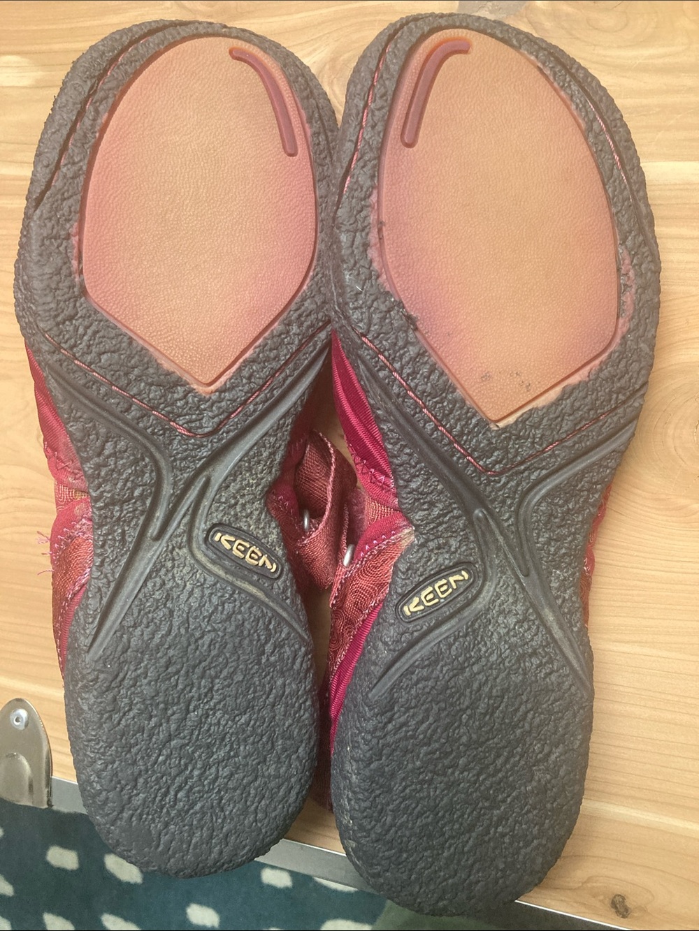 Keen Women’s Madrid SUPER COMFY Magenta Velcro-Fastened Sandals w/ Toe Guard d/c - Picture 2 of 6